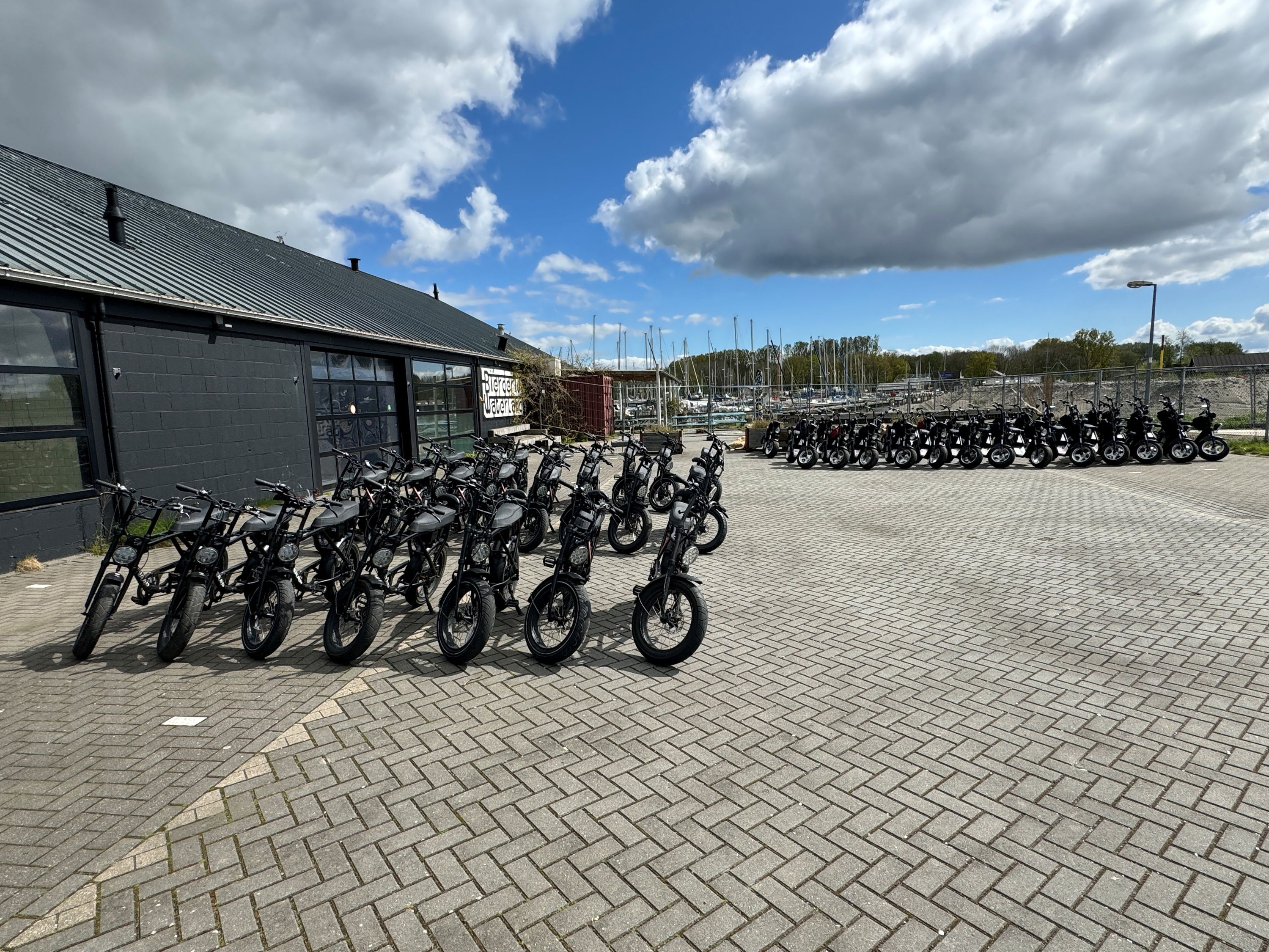 fatbike huren voor groepen, op locatie geleverd door Fietshuren.com (foto 11)