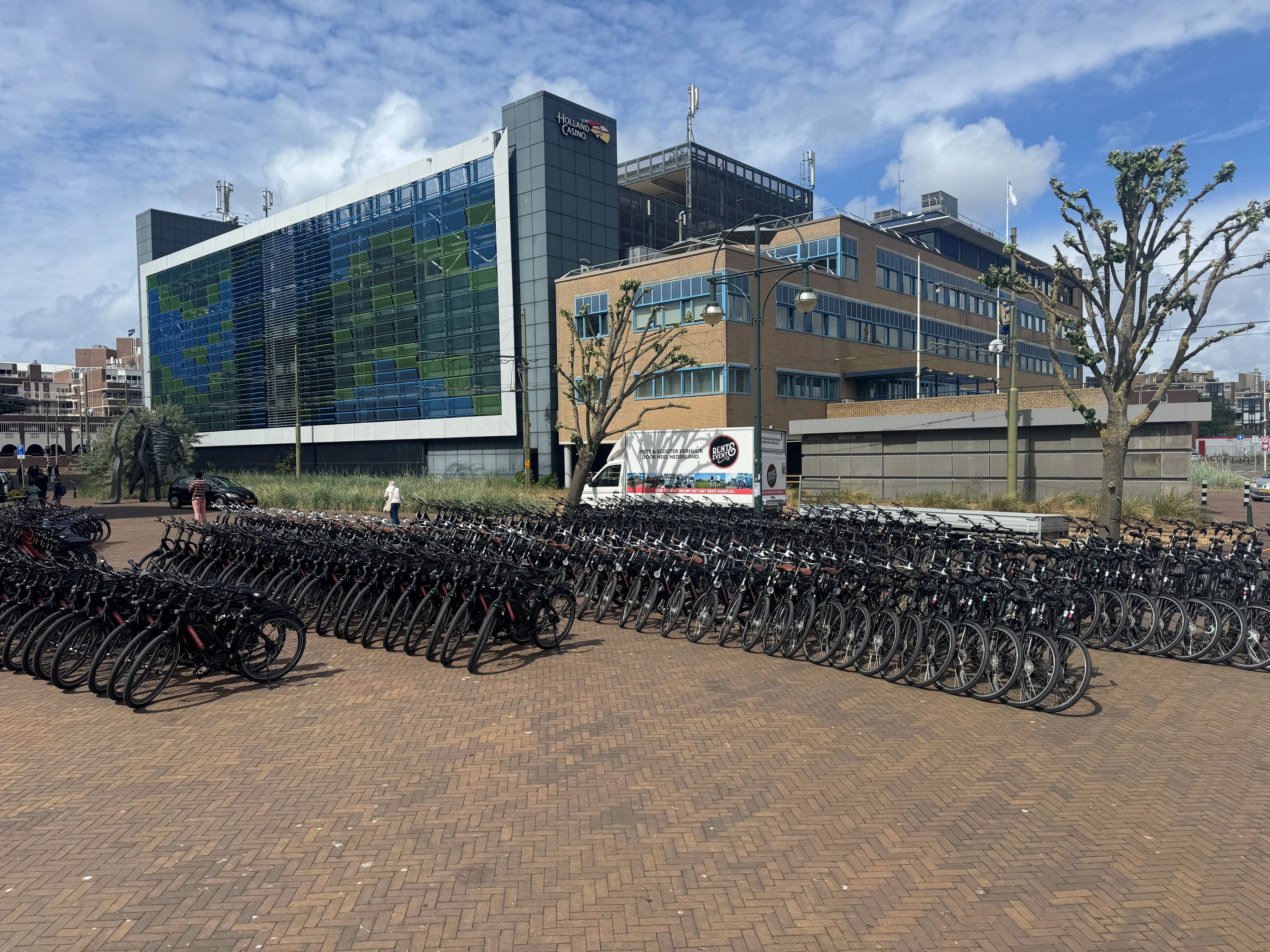 Levering op locatie van een groepsbestelling huurfietsen door Fietshuren.com