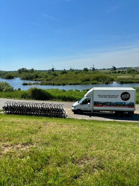 Levering op locatie van een groepsbestelling huurfietsen door Fietshuren.com