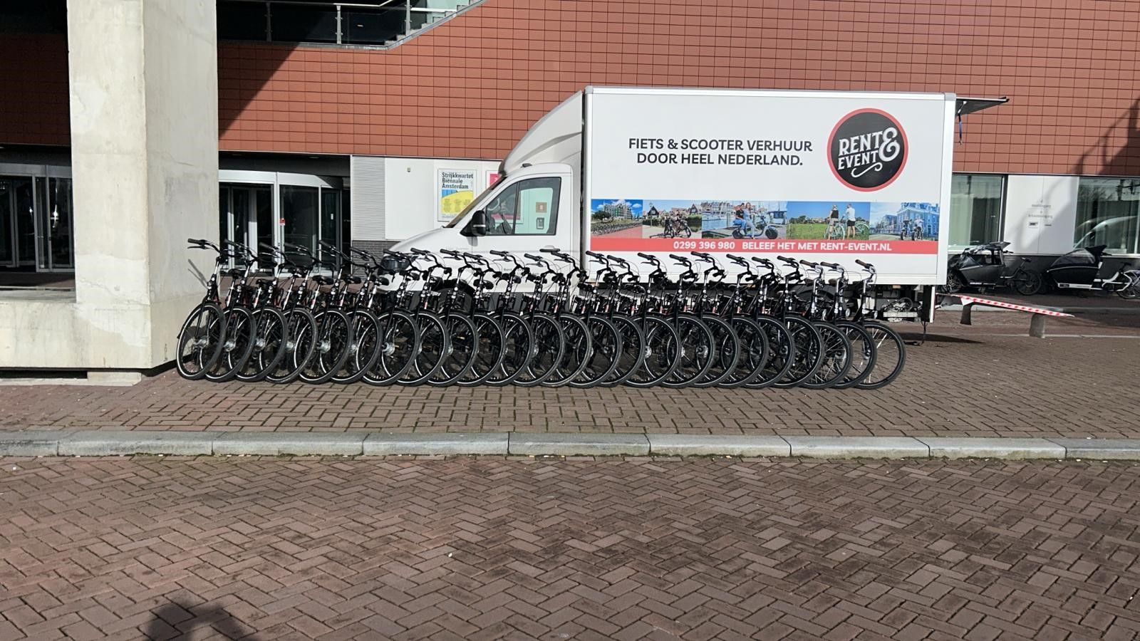 Levering op locatie van een groepsbestelling huurfietsen door Fietshuren.com